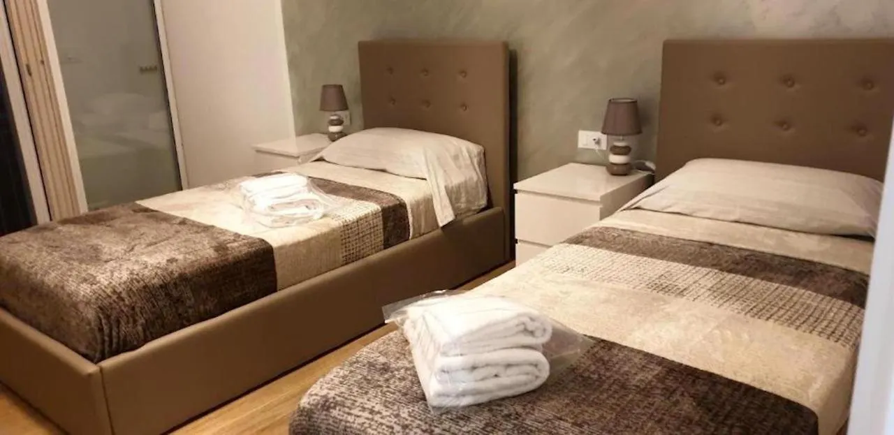 Hotel La Casa degli Artisti Castel Maggiore 0*,